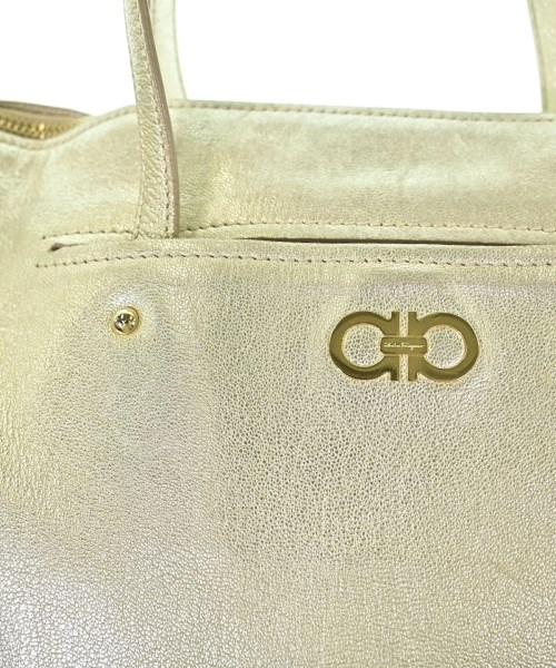 Salvatore Ferragamo（サルバトーレフェラガモ）ハンドバッグ ゴールド サイズ:- レディース/2200676028041