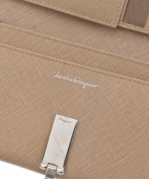 Salvatore Ferragamo（サルバトーレフェラガモ）財布・コインケース ベージュ サイズ:- レディース/2200677457833
