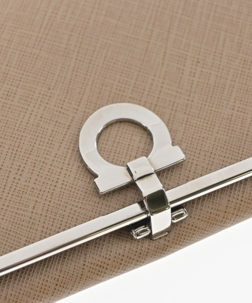 Salvatore Ferragamo（サルバトーレフェラガモ）財布・コインケース ベージュ サイズ:- レディース/2200677457833