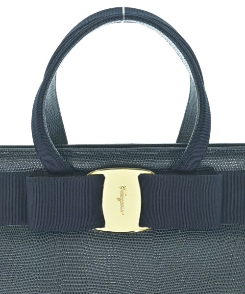 Salvatore Ferragamo（サルバトーレフェラガモ）ハンドバッグ 紺 サイズ:- レディース/2200678116531