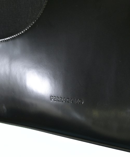 Salvatore Ferragamo（サルバトーレフェラガモ）ショルダーバッグ 黒 サイズ:- レディース/2200675069106