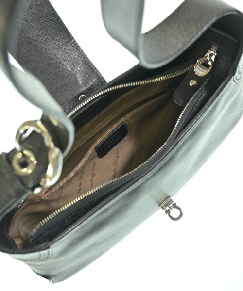 Salvatore Ferragamo（サルバトーレフェラガモ）ショルダーバッグ 黒 サイズ:- レディース/2200693935643