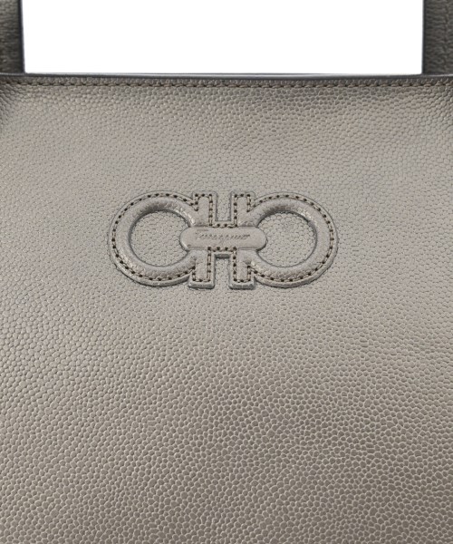 Salvatore Ferragamo（サルバトーレフェラガモ）トートバッグ グレー サイズ:- レディース/2200693936534