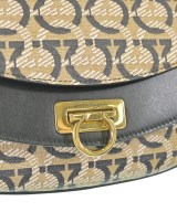 Salvatore Ferragamo（サルバトーレフェラガモ）ショルダーバッグ ベージュ サイズ:- レディース/2200693936916