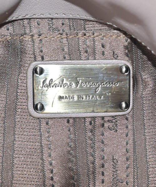 Salvatore Ferragamo（サルバトーレフェラガモ）ショルダーバッグ ベージュ サイズ:- レディース/2200697755063