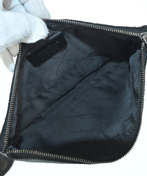 Salvatore Ferragamo（サルバトーレフェラガモ）ショルダーバッグ 黒 サイズ:- レディース/2200691866123