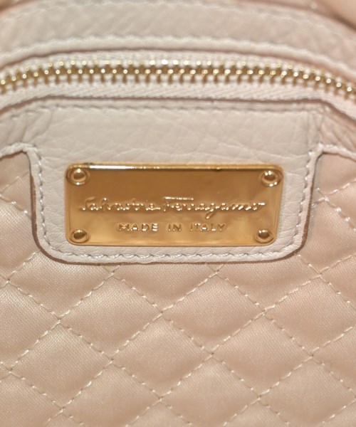 Salvatore Ferragamo（サルバトーレフェラガモ）ハンドバッグ ベージュ サイズ:- レディース/2200700098194