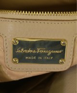 Salvatore Ferragamo（サルバトーレフェラガモ）ハンドバッグ ベージュ サイズ:- レディース/2200702125195