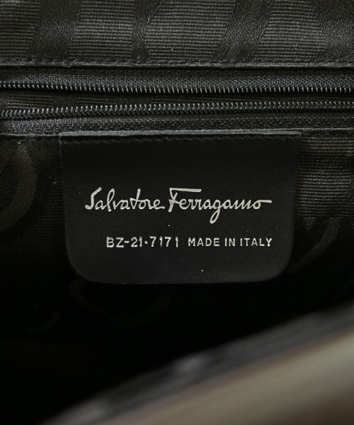 Salvatore Ferragamo（サルバトーレフェラガモ）ショルダーバッグ 茶 サイズ:- レディース/2200702125201