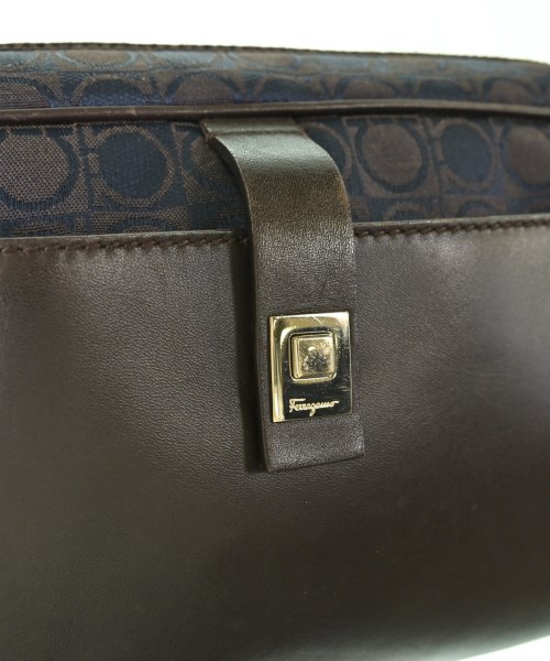 Salvatore Ferragamo（サルバトーレフェラガモ）ショルダーバッグ 茶 サイズ:- レディース/2200702126260