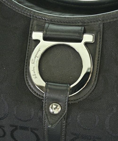 Salvatore Ferragamo（サルバトーレフェラガモ）ショルダーバッグ 黒 サイズ:- レディース/2200702126970