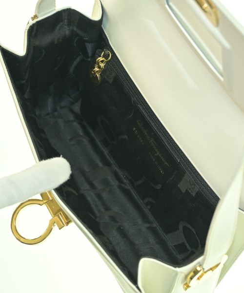 Salvatore Ferragamo（サルバトーレフェラガモ）ショルダーバッグ 白 サイズ:- レディース/2200656859955