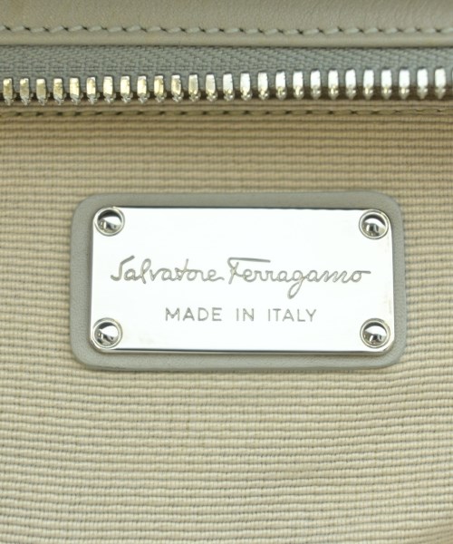 Salvatore Ferragamo（サルバトーレフェラガモ）ハンドバッグ グレー サイズ:- レディース/2200656861521
