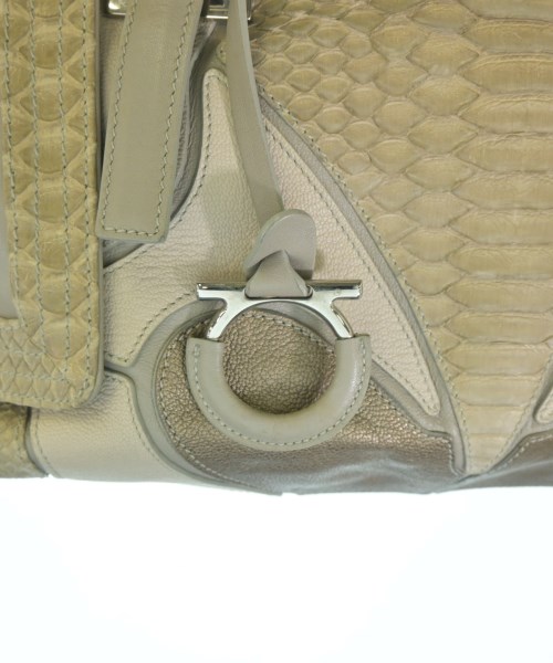Salvatore Ferragamo（サルバトーレフェラガモ）ハンドバッグ グレー サイズ:- レディース/2200656861521