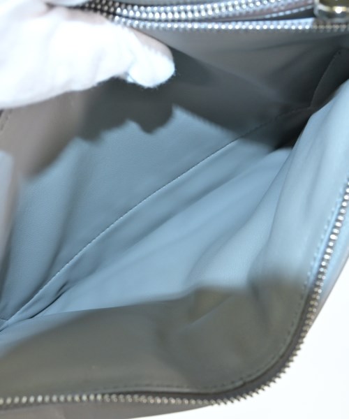 Salvatore Ferragamo（サルバトーレフェラガモ）ショルダーバッグ グレー サイズ:- レディース/2200660766072