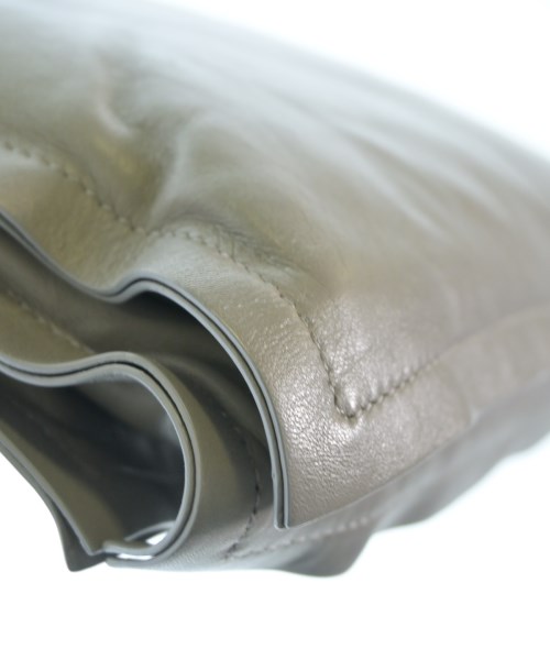 Salvatore Ferragamo（サルバトーレフェラガモ）ショルダーバッグ グレー サイズ:- レディース/2200660766072