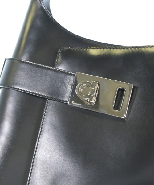 Salvatore Ferragamo（サルバトーレフェラガモ）ショルダーバッグ 黒 サイズ:- レディース/2200660766225