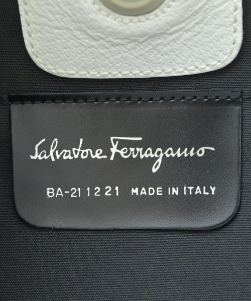 Salvatore Ferragamo（サルバトーレフェラガモ）ハンドバッグ グレー サイズ:- レディース/2200713626575