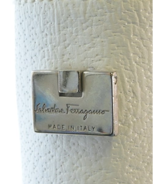 Salvatore Ferragamo（サルバトーレフェラガモ）ハンドバッグ グレー サイズ:- レディース/2200713626575