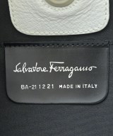 Salvatore Ferragamo（サルバトーレフェラガモ）ハンドバッグ グレー サイズ:- レディース/2200713626575