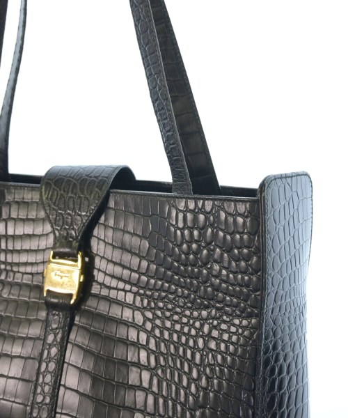 Salvatore Ferragamo（サルバトーレフェラガモ）ショルダーバッグ 黒 サイズ:- レディース/2200718710866