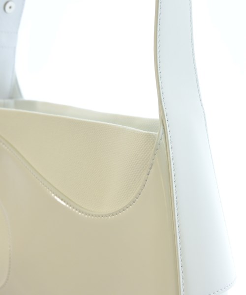 Salvatore Ferragamo（サルバトーレフェラガモ）ショルダーバッグ 白 サイズ:- レディース/2200719597015