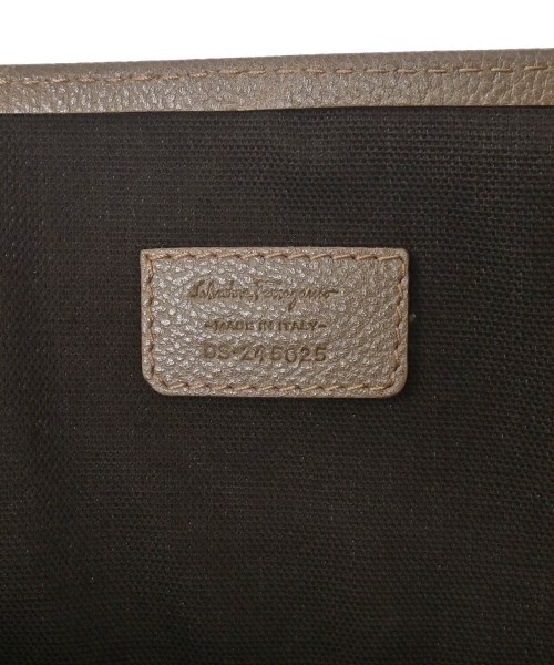 Salvatore Ferragamo（サルバトーレフェラガモ）ハンドバッグ ベージュ サイズ:- レディース/2200649434428