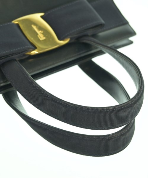 Salvatore Ferragamo（サルバトーレフェラガモ）ハンドバッグ 黒 サイズ:- レディース/2200652144192
