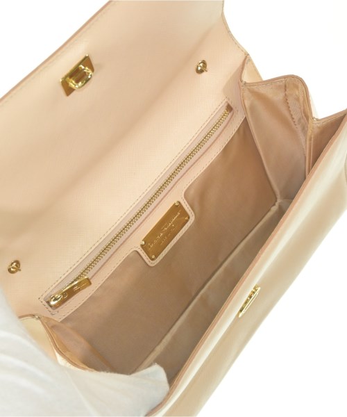 Salvatore Ferragamo（サルバトーレフェラガモ）ショルダーバッグ ベージュ サイズ:- レディース/2200652144611