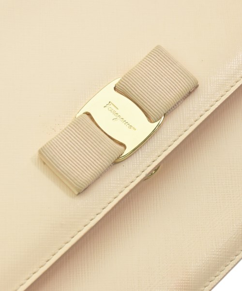 Salvatore Ferragamo（サルバトーレフェラガモ）ショルダーバッグ ベージュ サイズ:- レディース/2200652144611