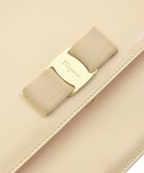 Salvatore Ferragamo（サルバトーレフェラガモ）ショルダーバッグ ベージュ サイズ:- レディース/2200652144611