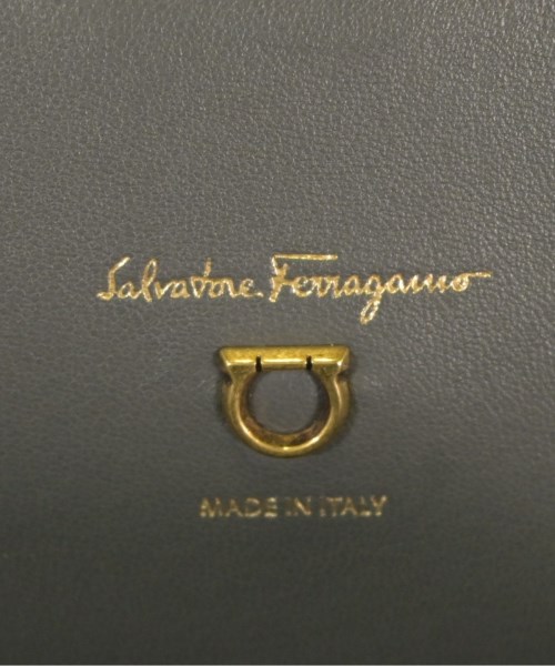 Salvatore Ferragamo（サルバトーレフェラガモ）ハンドバッグ グレー サイズ:- レディース/2200709604426