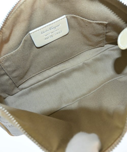 Salvatore Ferragamo（サルバトーレフェラガモ）ショルダーバッグ 白 サイズ:- レディース/2200709604983