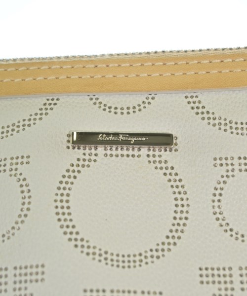 Salvatore Ferragamo（サルバトーレフェラガモ）ショルダーバッグ 白 サイズ:- レディース/2200709604983