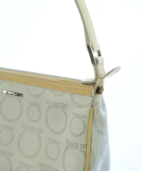 Salvatore Ferragamo（サルバトーレフェラガモ）ショルダーバッグ 白 サイズ:- レディース/2200709604983