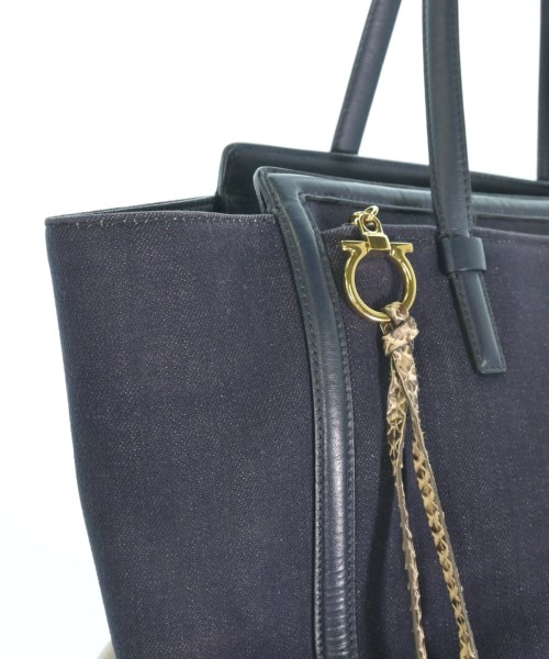 Salvatore Ferragamo（サルバトーレフェラガモ）トートバッグ 紺 サイズ:- レディース/2200709606796