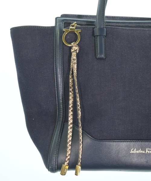 Salvatore Ferragamo（サルバトーレフェラガモ）トートバッグ 紺 サイズ:- レディース/2200709606796