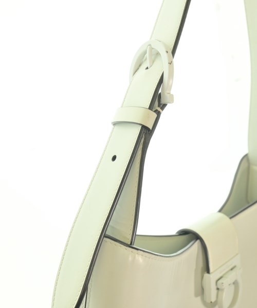 Salvatore Ferragamo（サルバトーレフェラガモ）ハンドバッグ 白 サイズ:- レディース/2200664129163