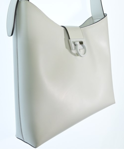 Salvatore Ferragamo（サルバトーレフェラガモ）ショルダーバッグ 白 サイズ:- レディース/2200663363247