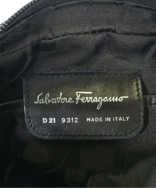 Salvatore Ferragamo（サルバトーレフェラガモ）ショルダーバッグ 黒 サイズ:- レディース/2200667229259