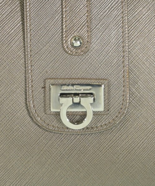 Salvatore Ferragamo（サルバトーレフェラガモ）ショルダーバッグ ベージュ サイズ:- レディース/2200719903267