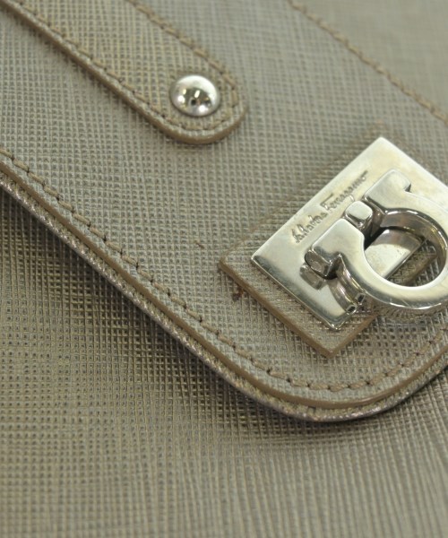 Salvatore Ferragamo（サルバトーレフェラガモ）ショルダーバッグ ベージュ サイズ:- レディース/2200719903267