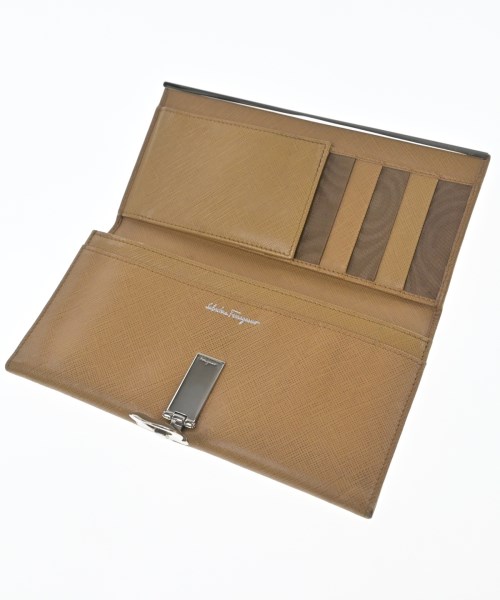 Salvatore Ferragamo（サルバトーレフェラガモ）財布・コインケース ベージュ サイズ:- レディース/2200719903892
