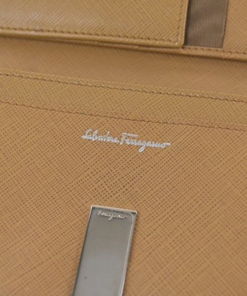 Salvatore Ferragamo（サルバトーレフェラガモ）財布・コインケース ベージュ サイズ:- レディース/2200719903892