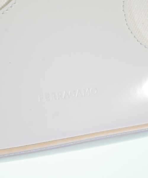 Salvatore Ferragamo（サルバトーレフェラガモ）ハンドバッグ 白 サイズ:- レディース/2200720599039