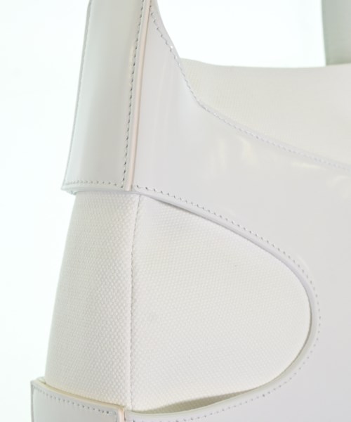 Salvatore Ferragamo（サルバトーレフェラガモ）ハンドバッグ 白 サイズ:- レディース/2200720599039