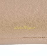 Salvatore Ferragamo（サルバトーレフェラガモ）ハンドバッグ ベージュ サイズ:- レディース/2200724273133