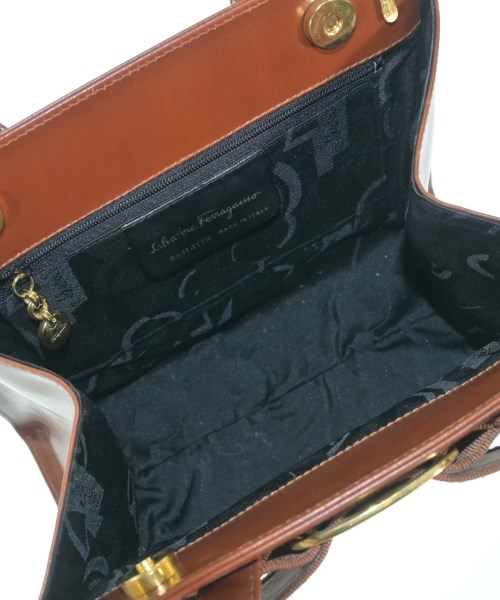 Salvatore Ferragamo（サルバトーレフェラガモ）ショルダーバッグ 茶 サイズ:- レディース/2200724273157