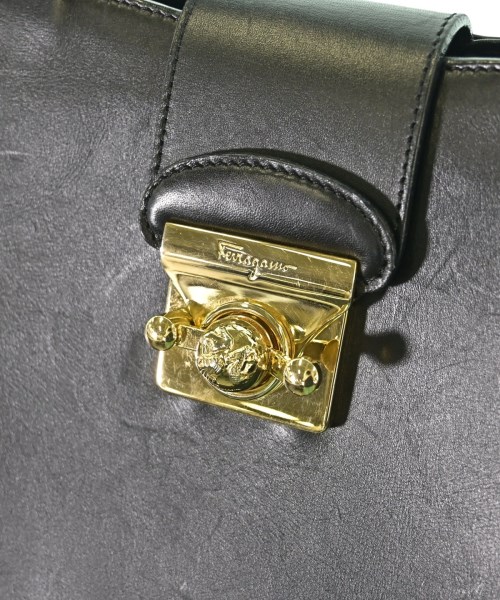 Salvatore Ferragamo（サルバトーレフェラガモ）ショルダーバッグ 黒 サイズ:- レディース/2200685030028