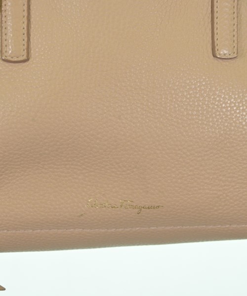 Salvatore Ferragamo（サルバトーレフェラガモ）ハンドバッグ ベージュ サイズ:- レディース/2200688824327